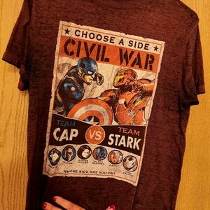 MARVEL TSHIRT BURGANDY "CIVIL WAR" Tean Cap vs Team Spark  Whose side are you on